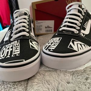 Vans men logo shoes